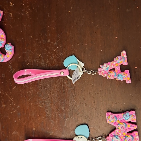 CLAIRS HOT PINK UNICORN LETTER KEY CHAINS - Picture 4 of 7